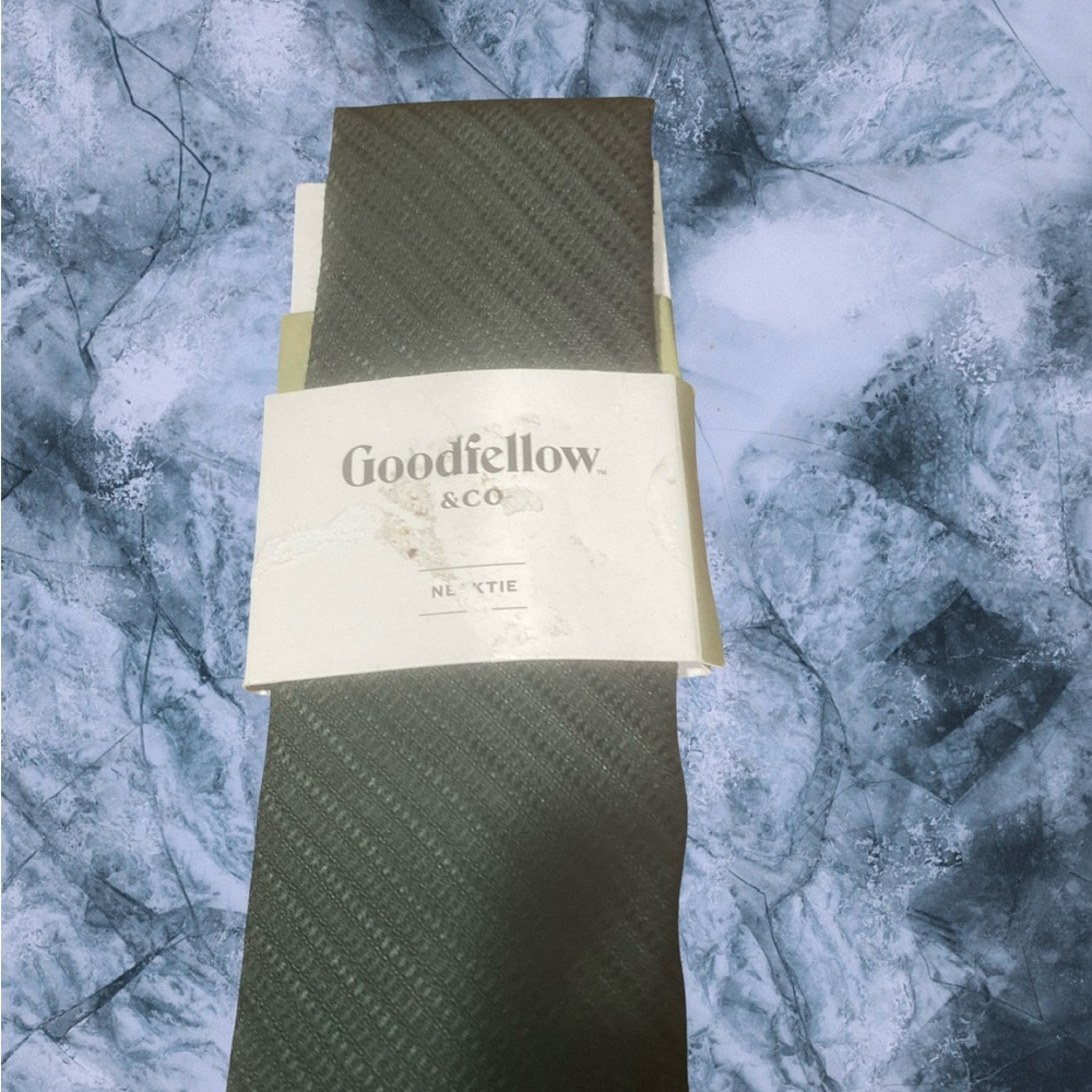 Goodfellow & Co Green Classic Tie with Diagonal Texture - Picture 2 of 4